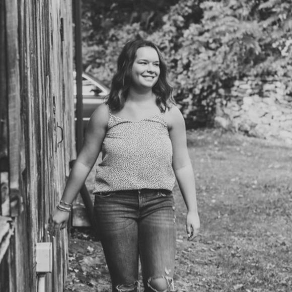 Meet your Posher, Carly - Picture 1 of 1